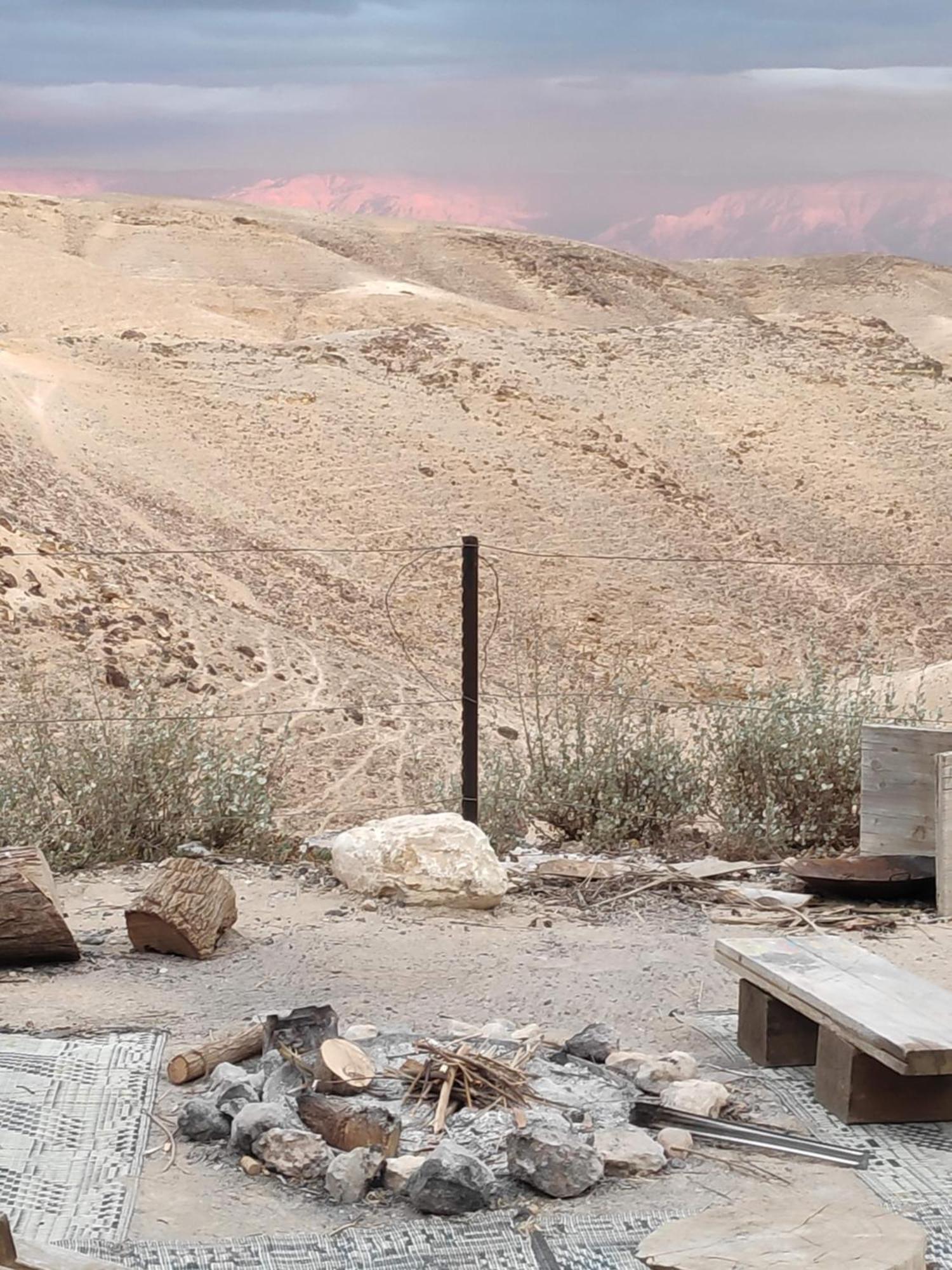 Dead Sea Desert'S Edge Арад Екстериор снимка